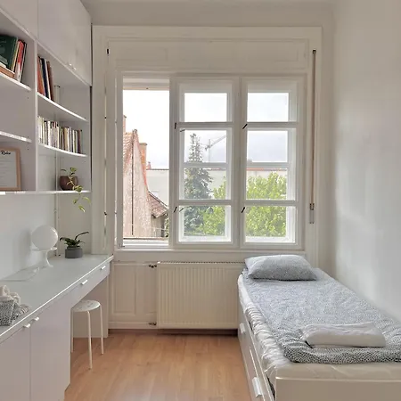 Cosy Little On Buda *